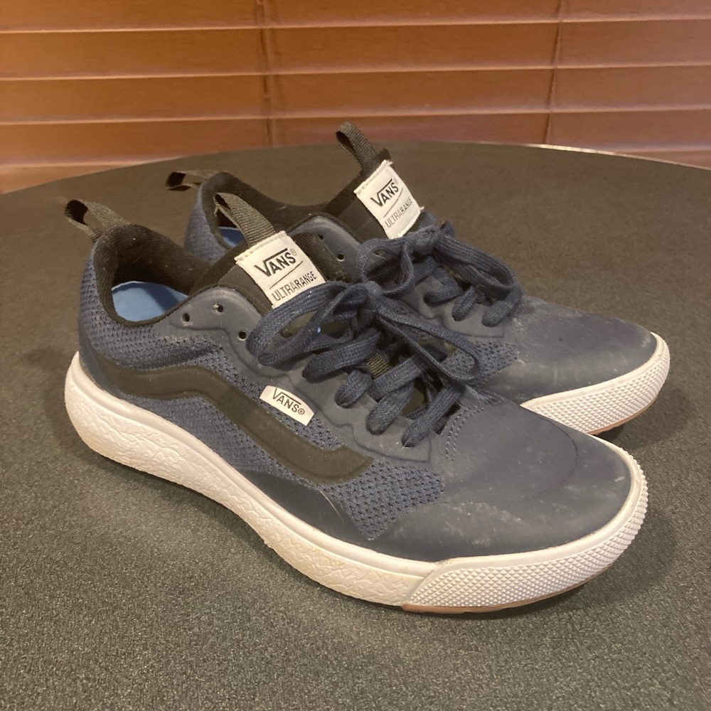 Vans Ultracush Ultra Range Sneakers. Fit Small Gem